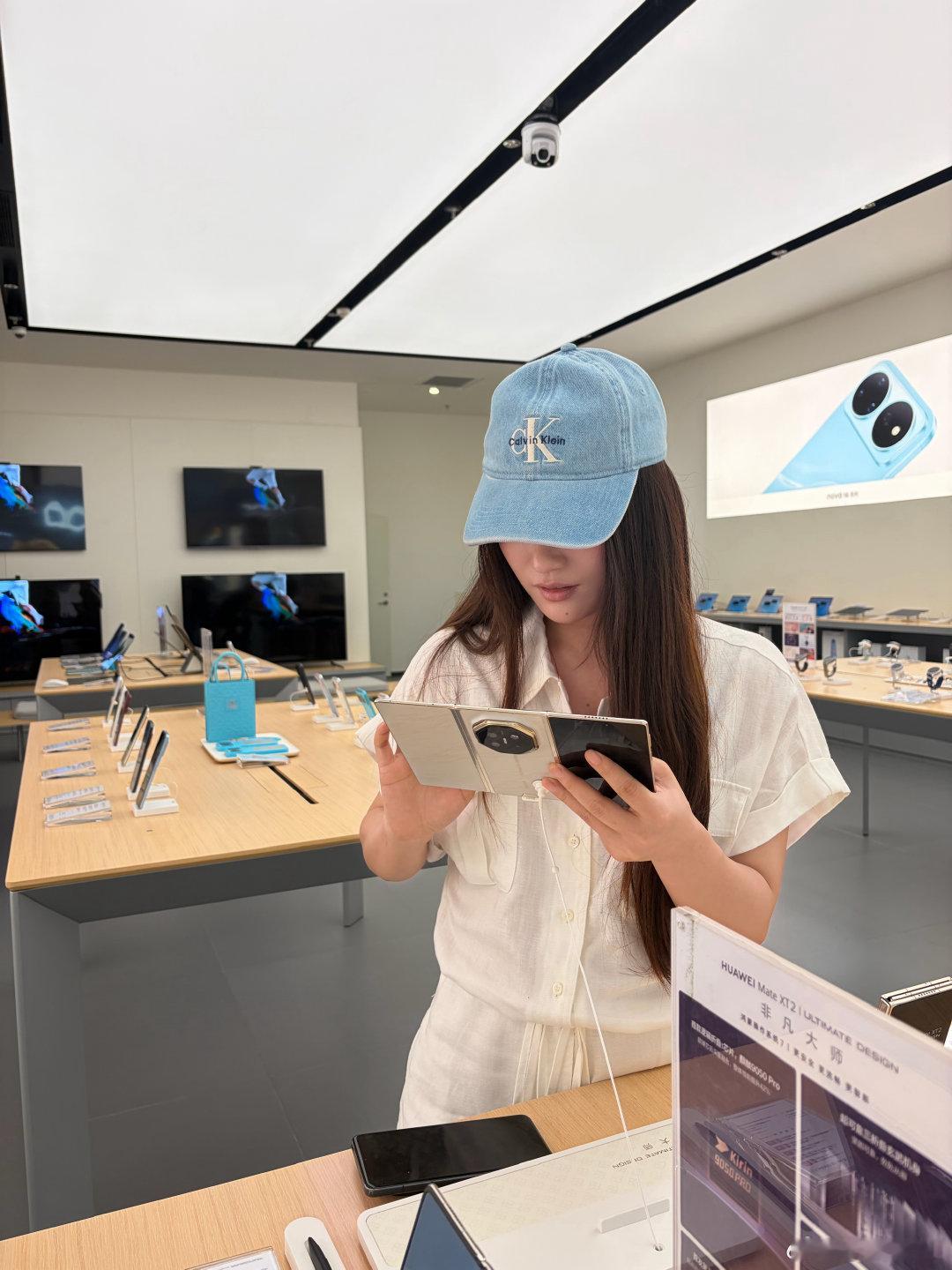 华为Mate XT 2 三折叠很适合我啊！

想要！[哇][哇] ​