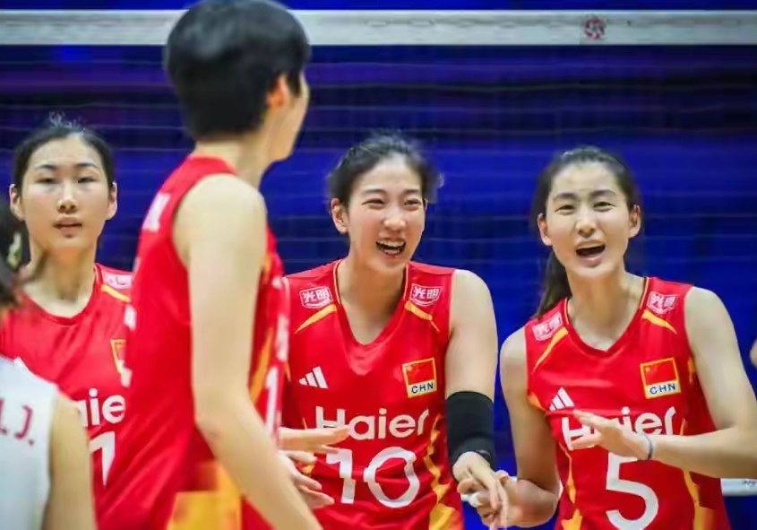 25-4之后没人飘！赵勇敲打全队，王媛媛早已盯上洛杉矶

中国女排亚锦赛首秀，3-0伊拉克。

比分没啥好说的——25-4、25-6、25-6。三局加起来让对手拿了16分，扣球50-9、拦网10-0、发球8-0，碾压局。

但赛后的声音，比比赛本身有意思一万倍。

三个人站出来说话，口径出奇一致：“