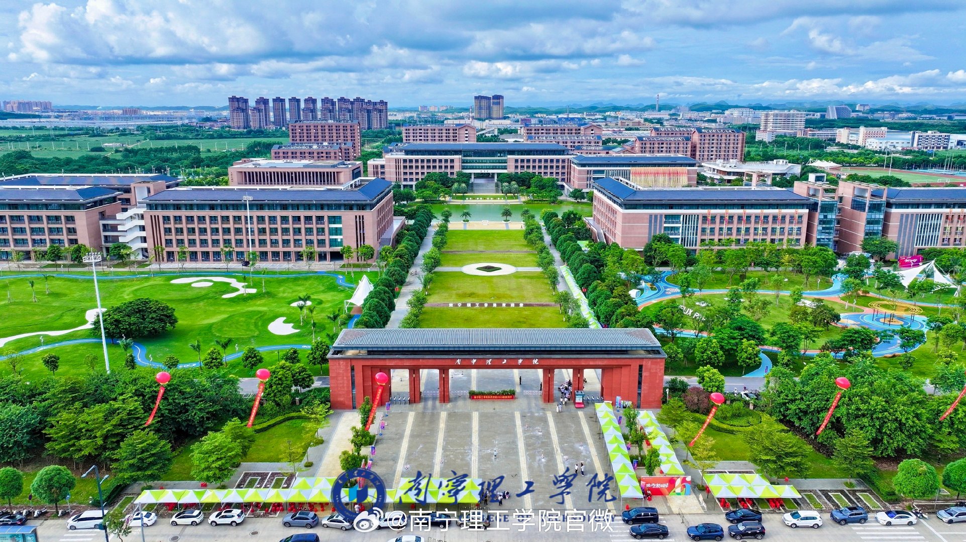 #2026南宁理工新生开学报到##南宁理工新生入校闯关打卡##向新而立蔚启新程#
怀揣期许，2026级新生陆续踏入南宁理工学院。[打call][打call]崭新的大学旅程正式启程。愿大家坚守初心，勤学笃行，在南理奔赴属于自己的灿烂青春。[期待][期待]
（图源：新闻中心）
#南宁理工学院[超话]# ​