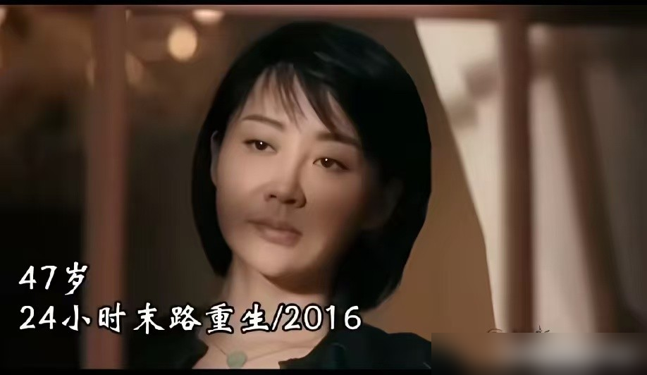 当年央视版《笑傲江湖》开分5.5，许晴被骂半老徐娘，气得她直接开怼。现在这剧豆瓣8.5，直逼港版。
最初定的任盈盈是宁静，29岁，影后拿到手软。她嫌角色没挑战，主动辞了，才轮到了许晴。结果定妆照一出来，都说换对了，许晴那股魔教圣女的邪劲和侠女的狠劲，别人真来不了。
于正后来翻拍，拍得跟闹着玩似的