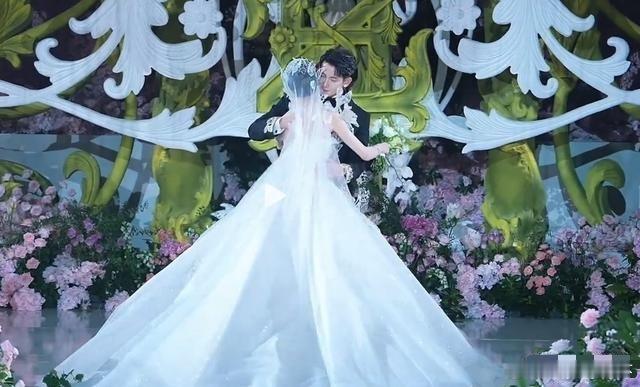 梅尼耶婚礼主纱曝光，全国首穿太惊艳！ ​