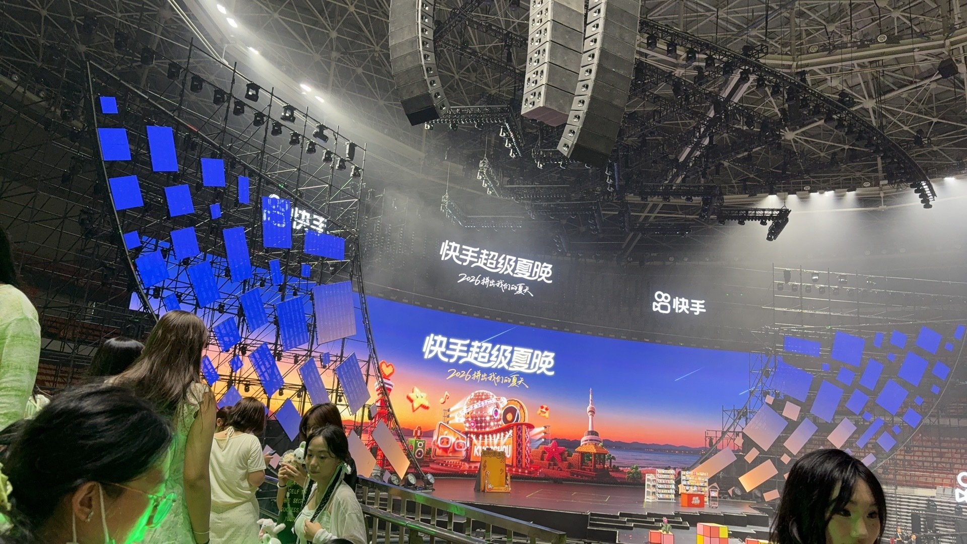 坐等潇～ 谢谢潇蜜们的物料晚上见[爱慕][爱慕][爱慕] ​