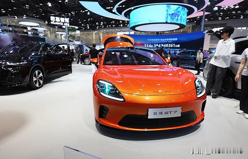 启境GT7定位20.99万-32.99万元的中大型智能猎装轿跑，其竞品主要集中在20-30万级的新能源市场，主要分为以下几类：

🚗 核心竞品（定位、价格高度重叠）

· 尚界Z7T：同属华为系，同为猎装车，售价21.98万起，智驾同源但ADS版本略有不同，被认为是“