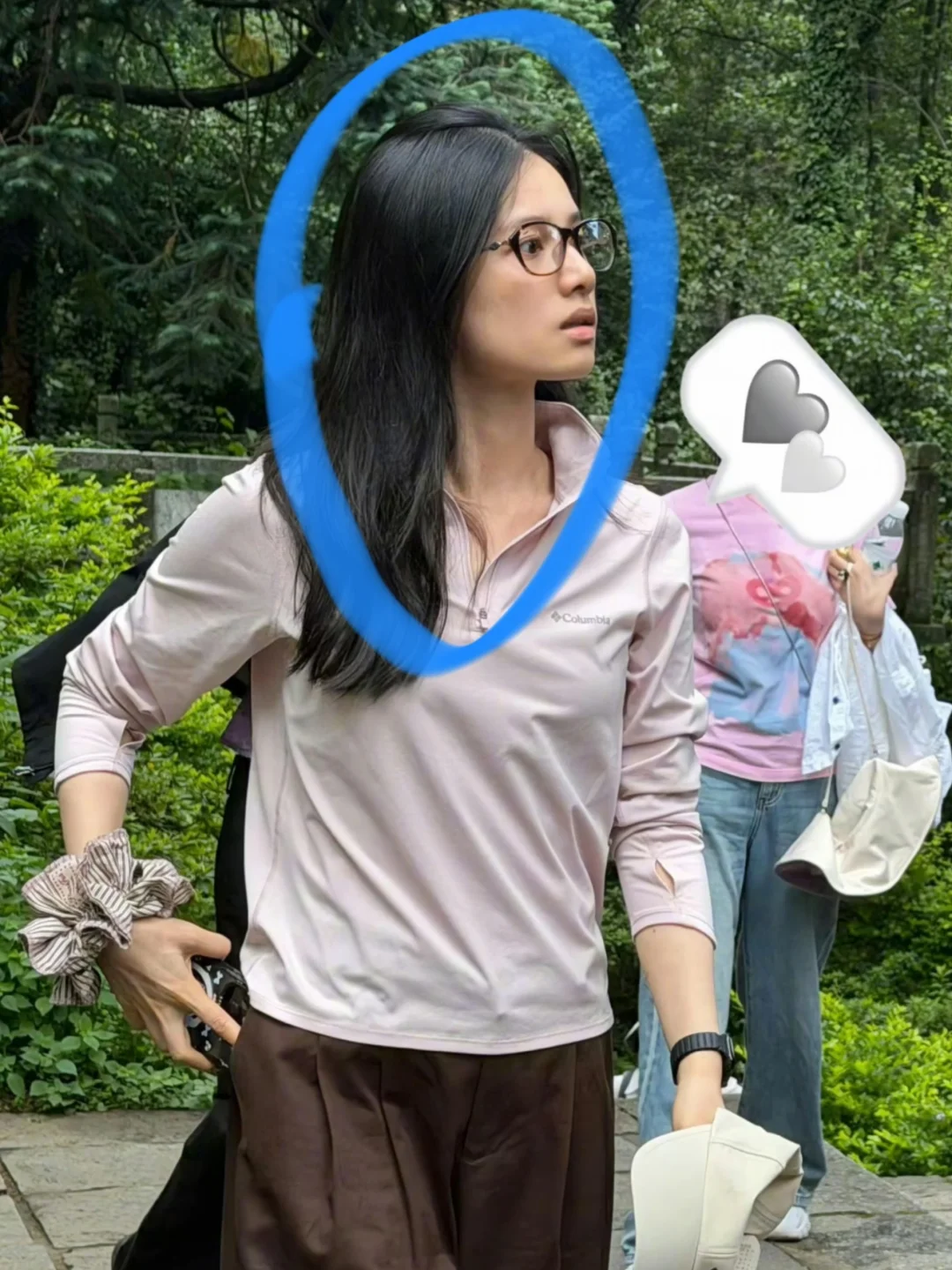 偶遇素颜爬山的张婧仪