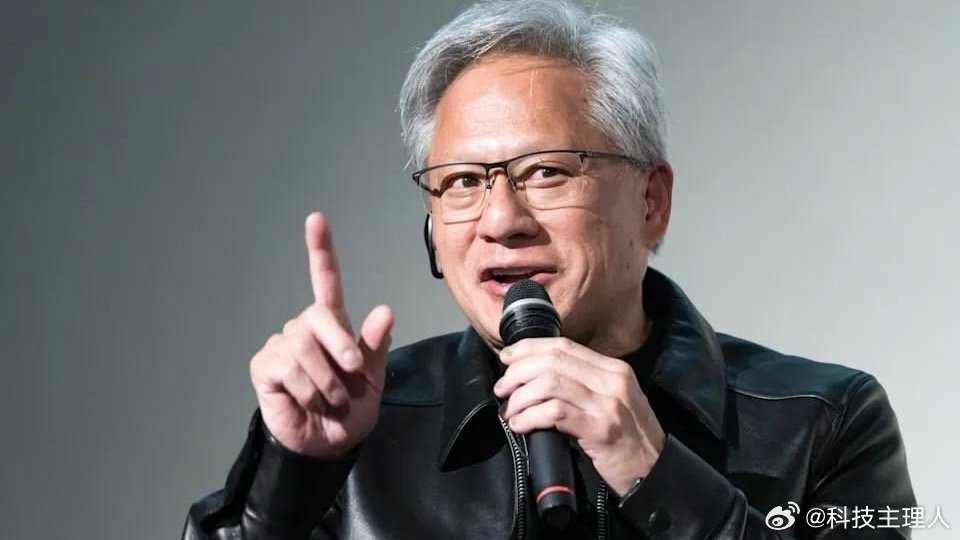 #黄仁勋称失去中国市场美国AI必败#
马斯克、黄仁勋两大科技大佬罕见同步发声。马斯克直言，中国极有可能成为AI领域的领导者，即便美国选择禁用中国AI模型，也难以阻挡技术前进的脚步。黄仁勋同样认可，中国注定会产出卓越的人工智能技术，开源模型实力不容小觑，限制手段行不通，更应该加强学习与合作 ​