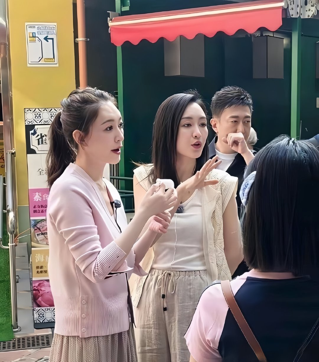 王鸥⁠￼￼和￼李小冉⁠￼￼本人长这样，真不是随便谁都能当女明星的 ​