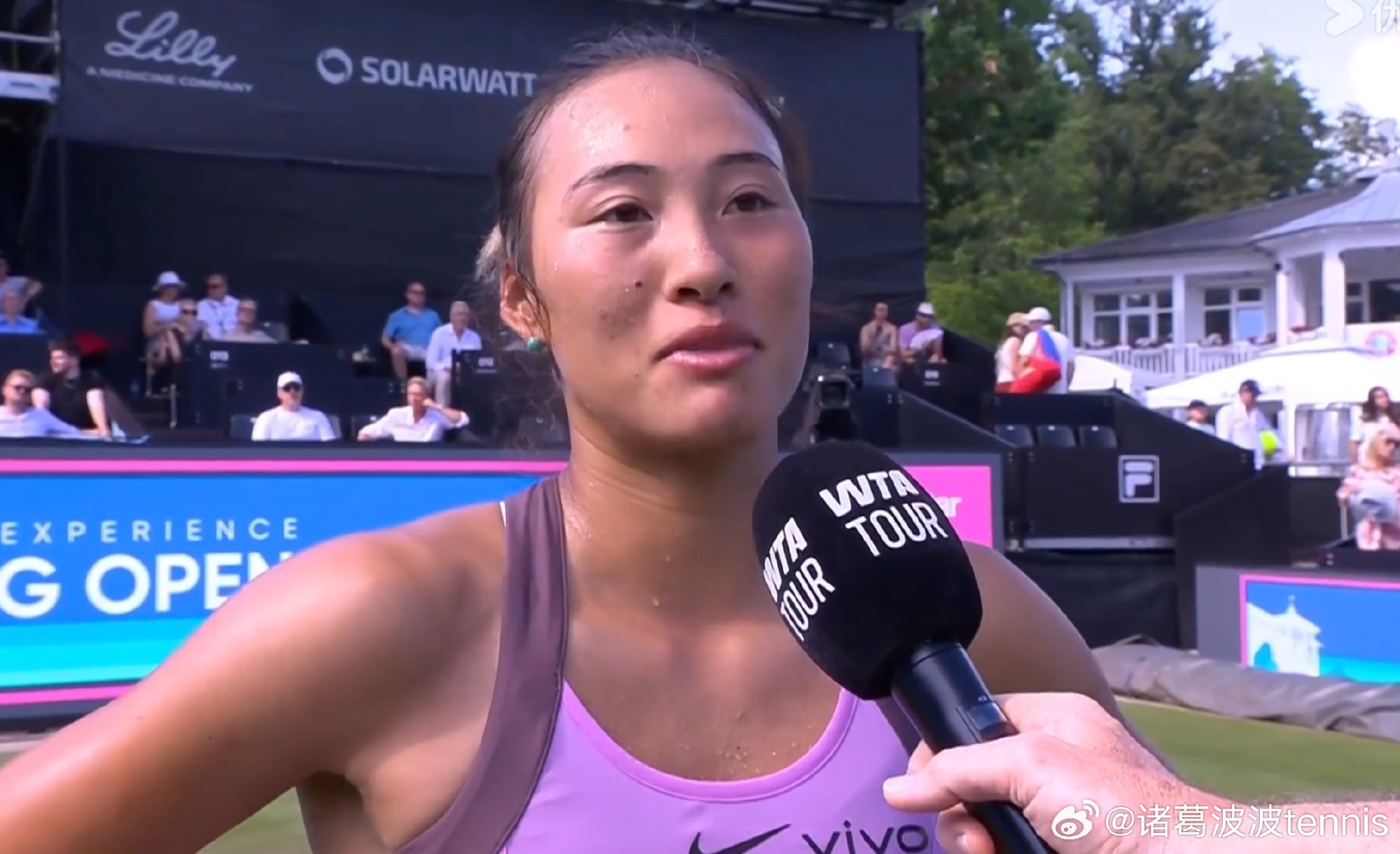 WTA500巴特洪堡站女单首轮，郑钦文2-1战胜谢拉，晋级16强。赛后...
