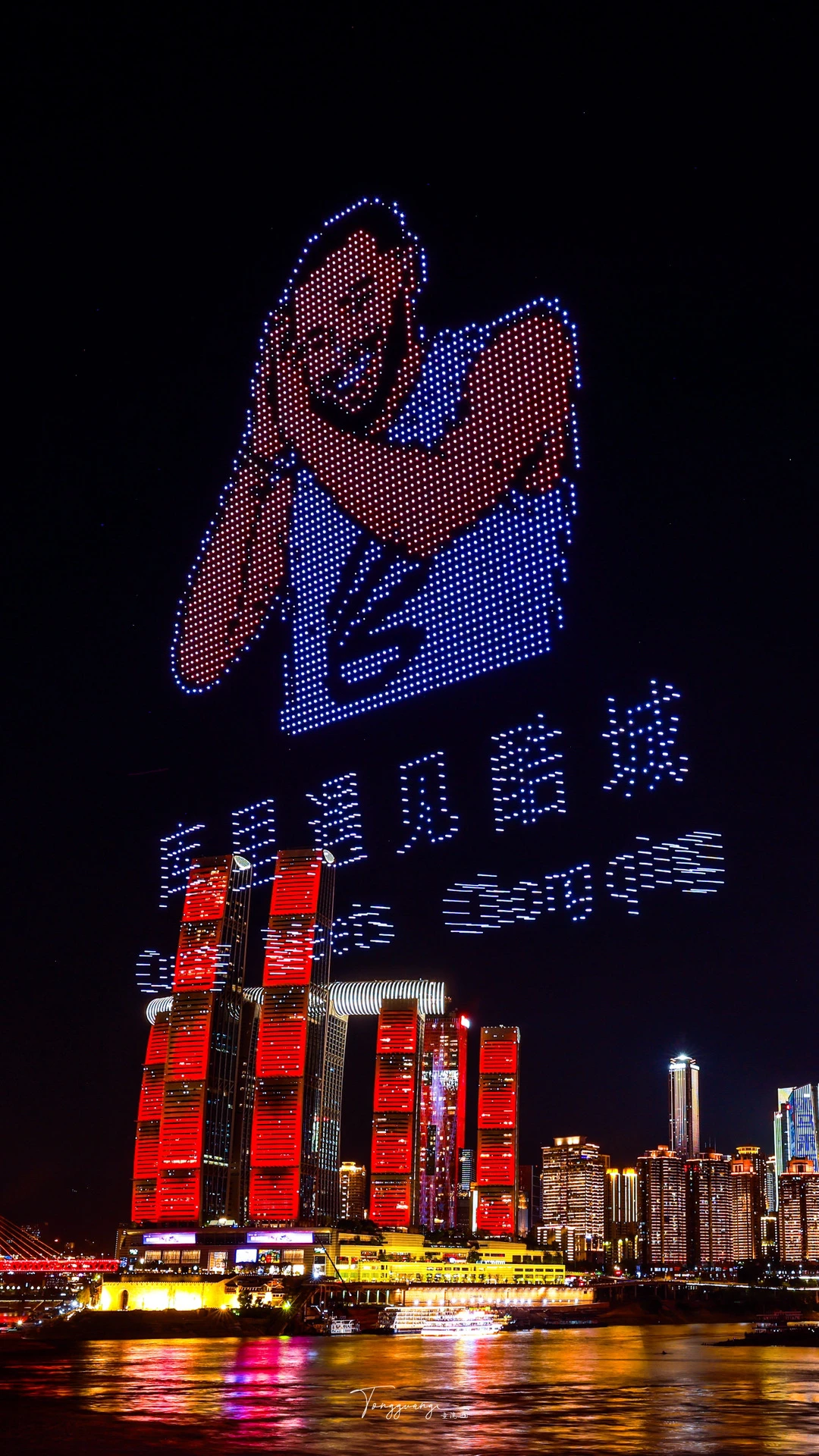 今晚重庆给足了库里排面，无人机鲨疯了🌈‼️