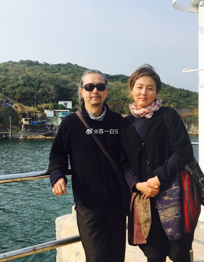 #张锦程为女儿推迟离婚##张锦程回应与张延离婚# 张锦程回应和张延离婚了！他坦言男女感情不过是荷尔蒙反应，在一起也希望有子嗣，更承认女儿是推迟离婚的考量之一，话说得很直白，听完有点唏嘘。 ​