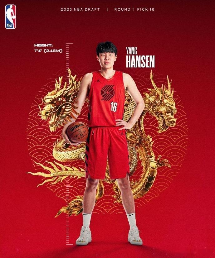 NBA季前赛
——●波特兰开拓者大胜伦敦球队、不看比分只看内容，杨瀚森展现出了自己的特点、也和队友磨合得不错，一切向好、如预料般的可期......
——●就像之前说的那样、杨瀚森只要正常发挥就肯定是第三中锋（背靠背罗威不打、大概率是第二轮换），先不说那些大龄被裁球员的水平、用他们顶替掉潜力 ​