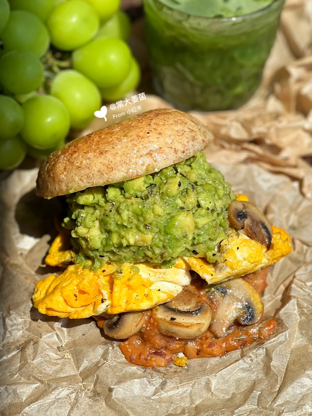 名长好吃定律！“鱼籽酱牛油果蛋贝果三明治”