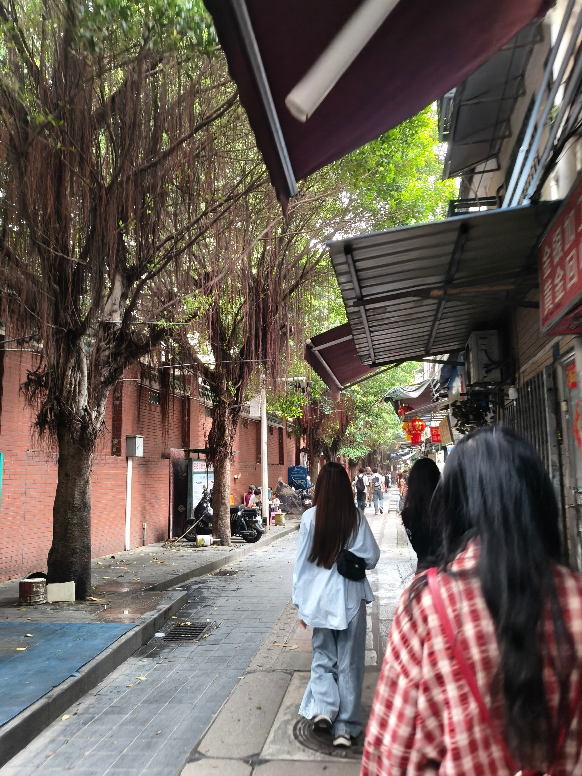 4.2广州一大早从柳州坐高铁到广州，结果到广州又已经中午11点了。广州...