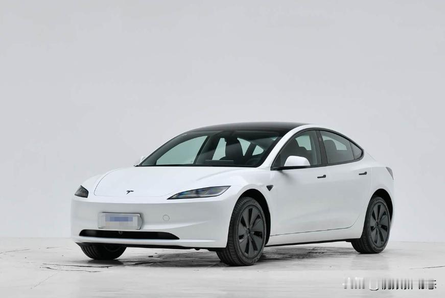 现在Model3给到的大多是限时保险补贴、小额尾款减免还有金融贷款权益，看着有优惠，但并不是直接官降，限制条件不少，很难实实在在拿到大额让利。很多补贴只针对现车，还要卡在规定时间内下单提车，不是所有配置全部车型都能叠加享受，普通消费者算下