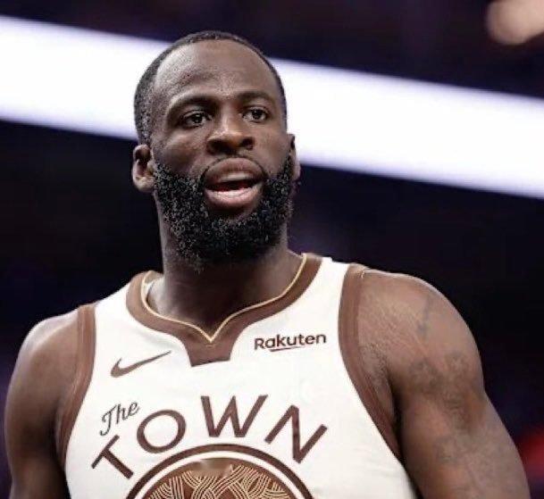 下赛季带我们金州勇士拿下总冠军[爱你][爱你][爱你]
#NBA[超话]##金州勇士[超话]##库里中国行# 
数据博主Stat Defender统计了NBA历史球员单赛季总胜场（常规赛+季后赛合计，球员个人随队胜场）排行榜：

1. 德雷蒙德-格林（2016年）— 88场胜利

2. 迈克尔-乔丹（1996年）— 87场胜利

3. 史蒂夫-科尔 ​