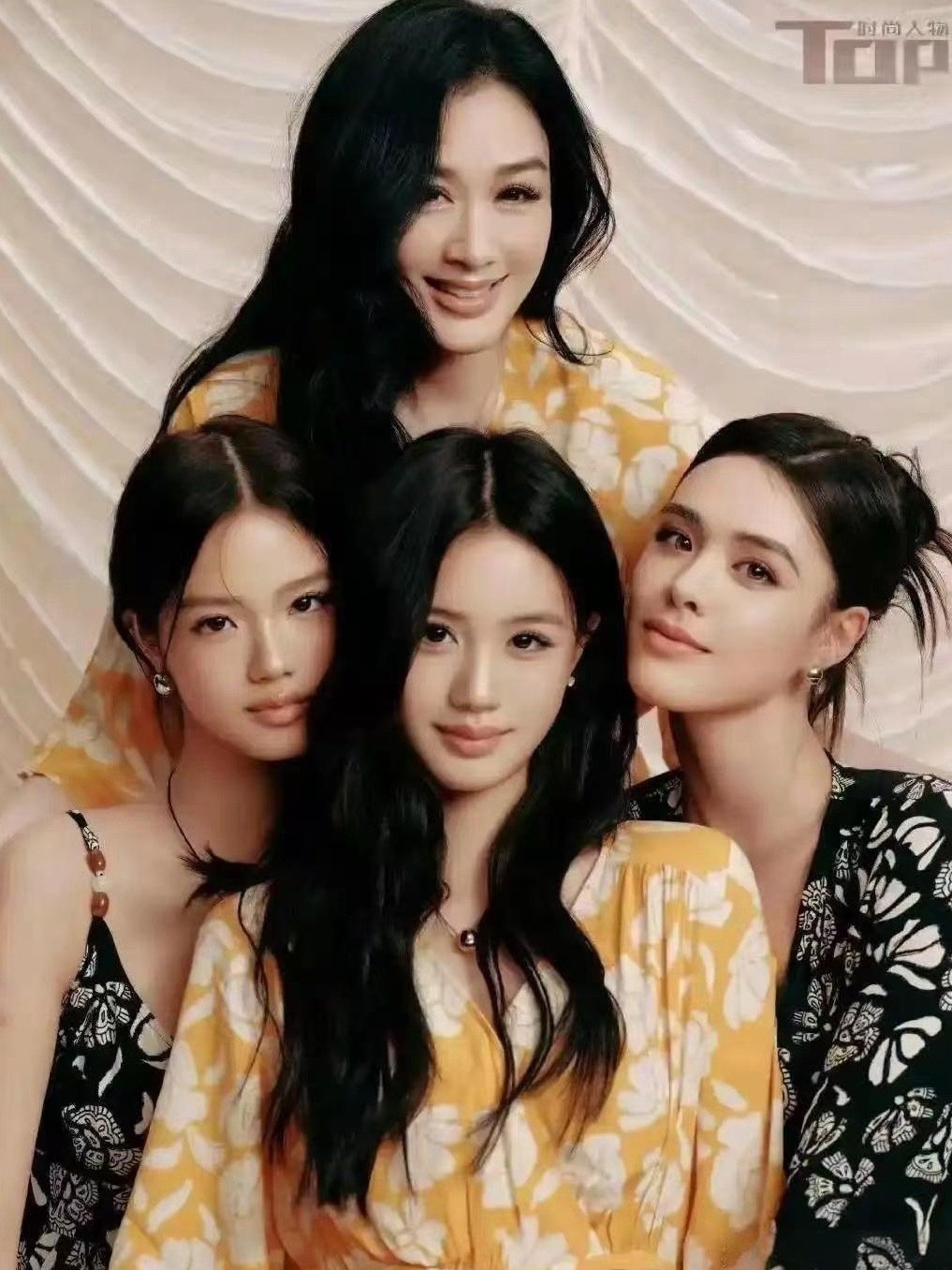 钟丽缇母女四人登上杂志，辨识度超高，各有各的特色，妥妥的母系美貌！三女儿也太好看了吧 ​