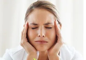 伤心的眼泪和日常保持眼球湿润的眼泪不一样