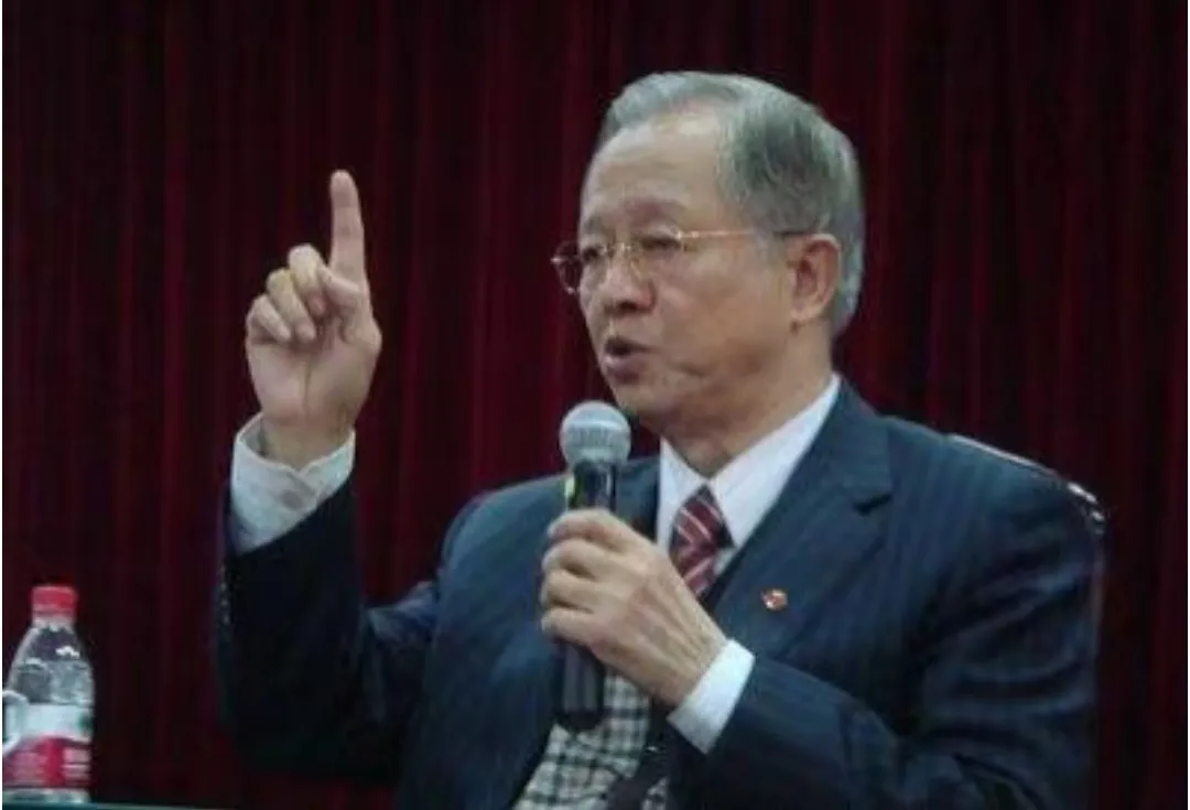 曾仕强说：“穷人的家庭，大多数都是不和睦的，摔碎一个碗都能吵半天；很小...