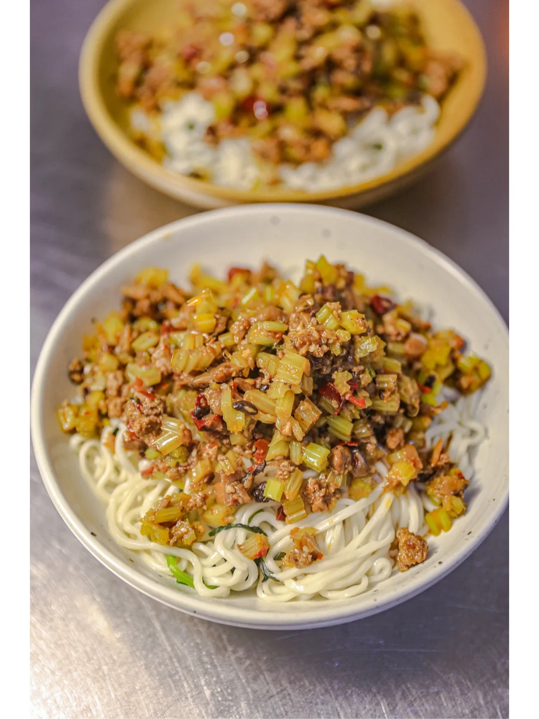 坚持做1000种面不重样（177）香芹牛肉酱拌面