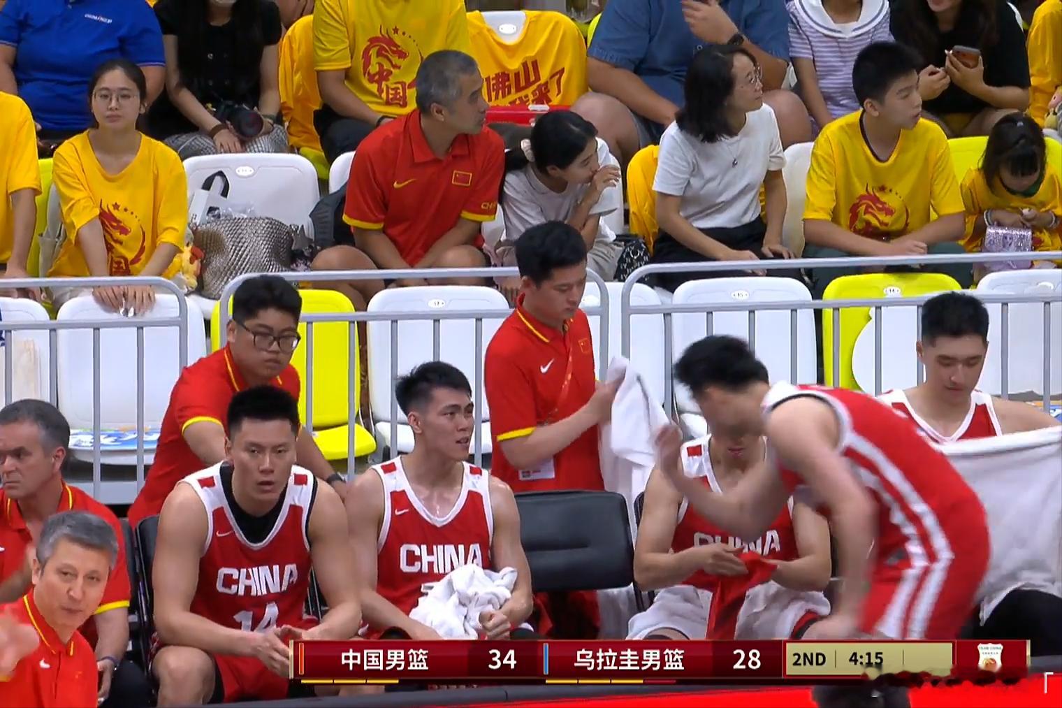 中国男篮19分大败，奇兵17分焦泊乔-35全队最低，庞峥麟5中0中国男...