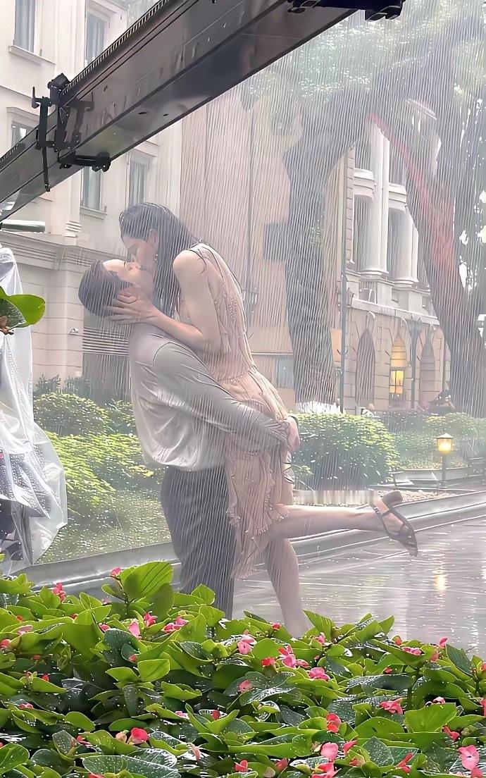 水都是甜的，雨天的浪漫果然最上头。 ​​​