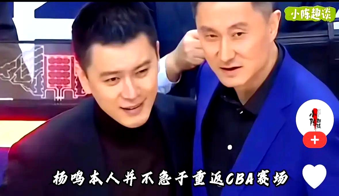 当杨鸣最近现身广东时，站在校园球场边，举起的是“广东校园篮球宣传推广大...