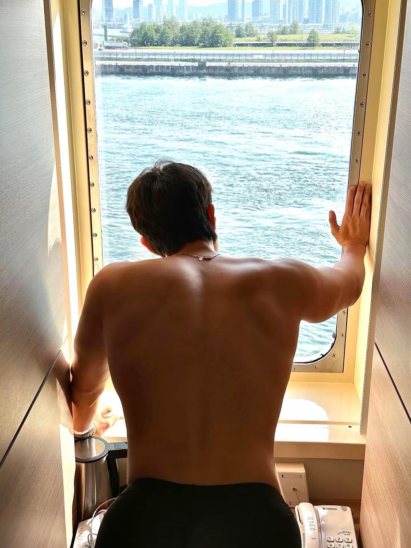 <p>美背杀 旅游vlog <!--{img:0}--></p><im...