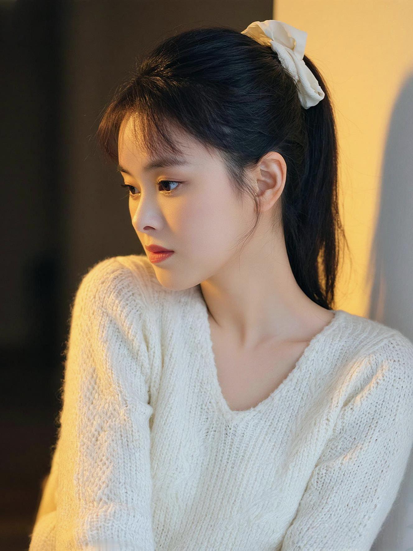 <p>甜美可爱女孩 <!--{img:0}--><!--{img:1}...