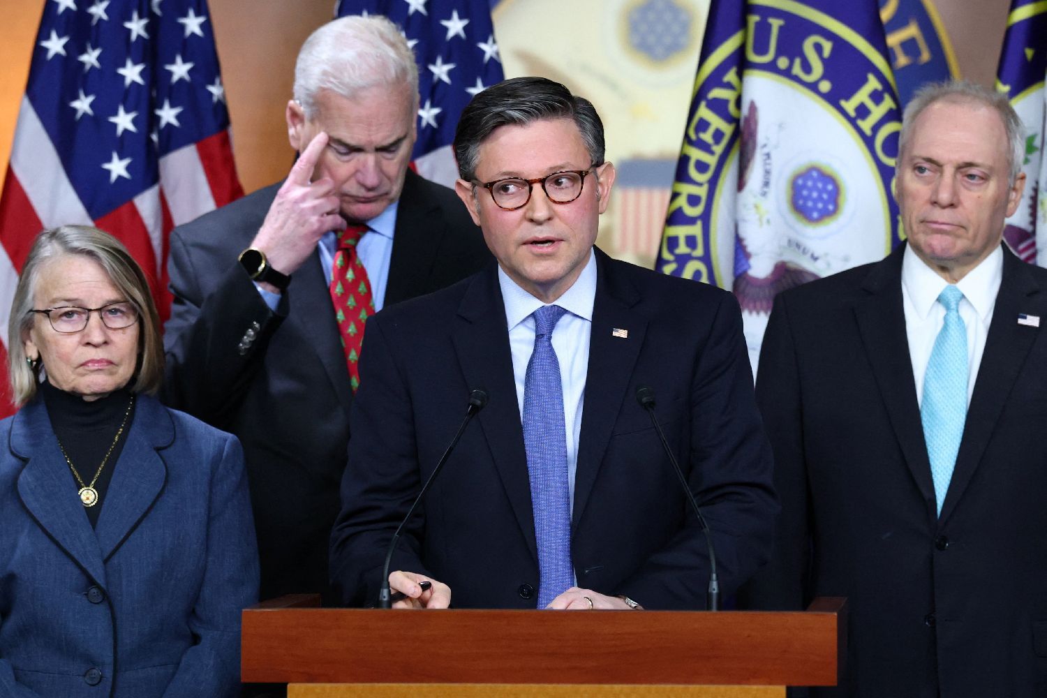 【医保补贴到期在即 众议院通过共和党方案但拒绝延期】随着疫情期间扩大实...