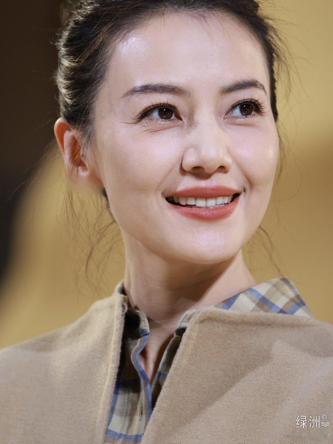 高圆圆太古汇美图 高圆圆25年在广州太古汇参加品牌活动,妆容淡雅，没有过度营业，展现出一种松弛感。#高圆圆# #活动# #美图# #摄影# #明星# ​