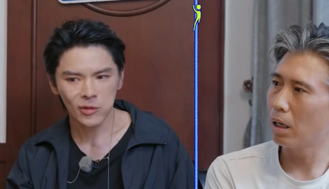 李乃文节目里问向佐：“你弟弟做什么的？”向佐说做餐饮。李乃文问：“在香港啊？”向佐说在内地。李乃文问：“这俩儿子平时老头老太太也见不着吧？”向佐说见不着。
李乃文没关注过向佐家事。向佑这名字，向太两口子以前提都不提，后来提了全是责怪，联系方式拉黑了。不是父母想见见不着，是向佑想回家见不到。
今年关系