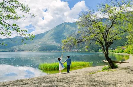 很多人认为婚姻靠感情就能维系，实则这是个极大的误区。我认识一对夫妻，恋...