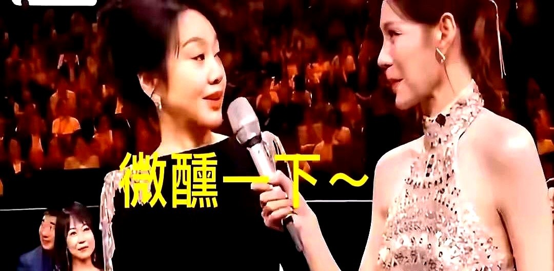 全网都在磕闫妮像喝了二两的“微醺感”，以为是团队搞的新人设，真相却让人意外。

她交底了，根本没喝，纯属天生迷糊。上台领奖找不着词，从小就是慢半拍的性子，装不出来也改不掉。

但这自带柔光镜的松弛感，偏偏成了她的底气。戏里掐尖要强，戏外迷糊放空，现在的闫妮连戏都接得少了，剧本过不了自己那关坚决不点头