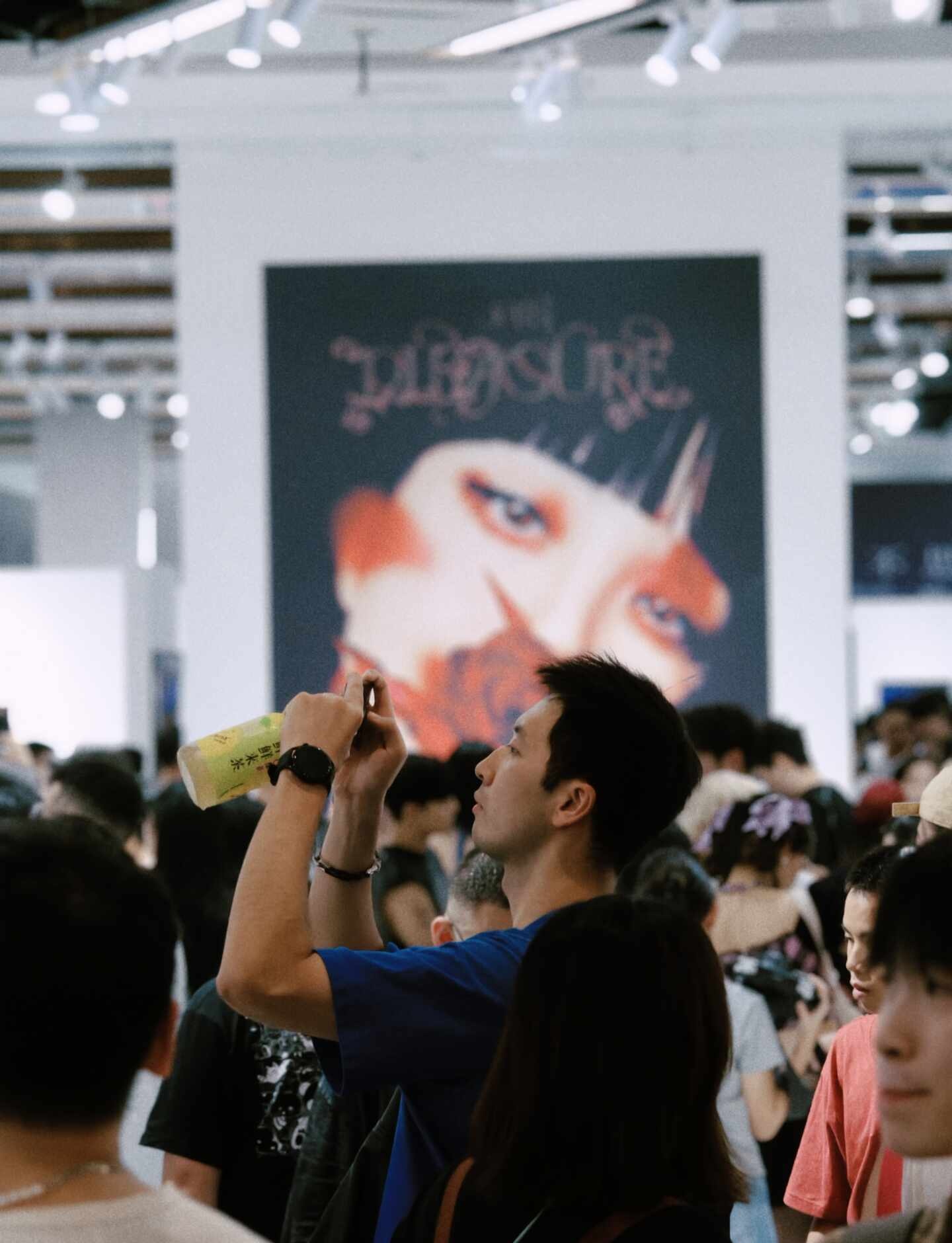 蔡依林我的神
到最后一趴已经嗨的不行了，虚脱了，果然收官场不会让人失望，太多惊喜。但是最惊喜的还是周围的人，大家都好棒，歌词倒背如流，好会叫[坏笑R]。蔡依林 广州演唱会 室友 188嗨爆了 演唱会现场 总要去看一场演唱会吧