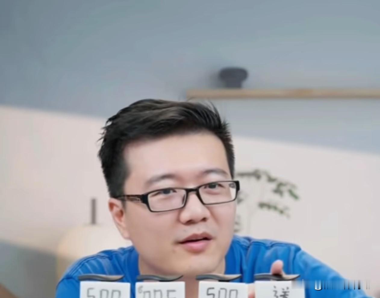 莱维：亚运会国乒男团对阵中国台北会不会变阵，大概率不变，依旧派王楚钦、林诗栋、向鹏出场，道理很简单，没人能稳赢林昀儒。

虽然有选手对阵林昀儒保持九战全胜，但要是把他换下，派温瑞博或者其他人上场，风险更大。不建议上温瑞博，可以看看他对阵林昀儒、郭冠宏的交手记录。

如果非要调整，最多就是排阵顺序改动