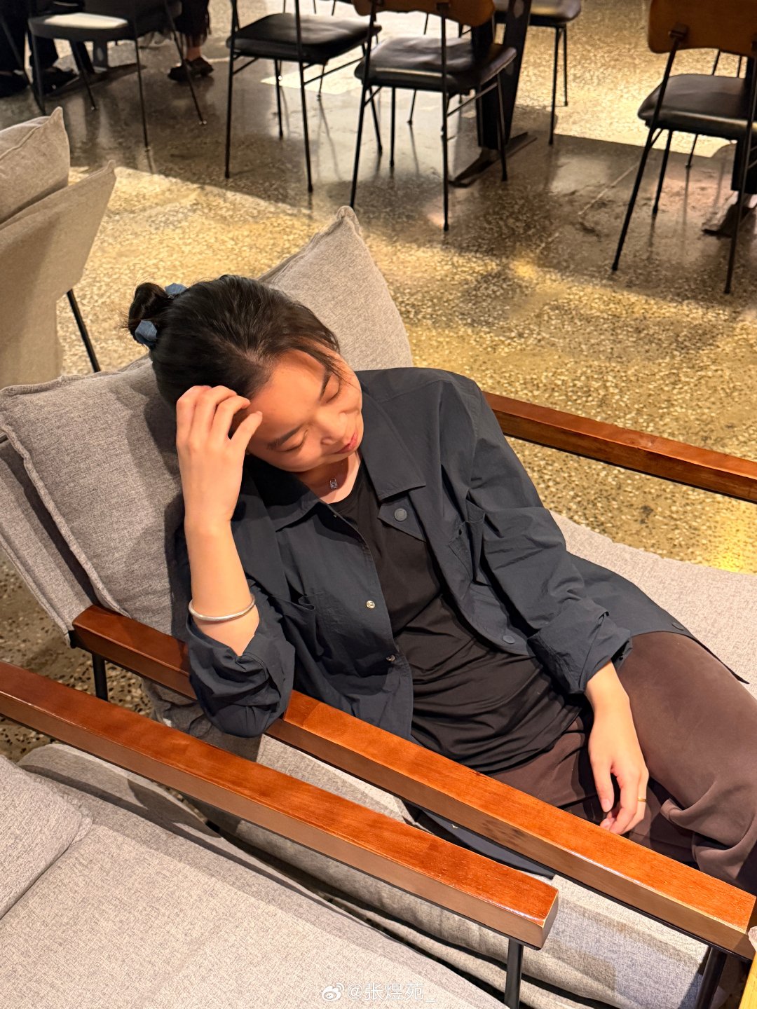 坐上朋友的奥迪 感觉一下子坐进了市政大楼办公室[泪奔]  ​