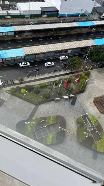 选喜来登选对了，直通商场，超大商圈，这两天一直下雨，一点儿不影响逛吃...