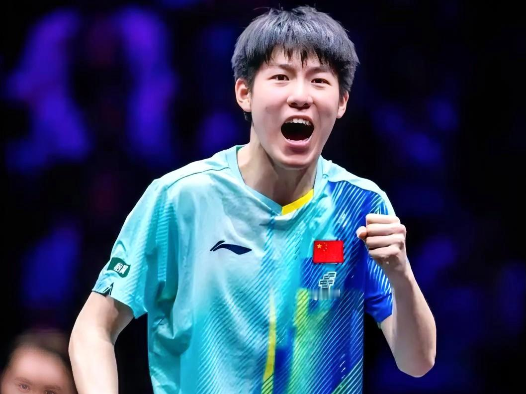 温瑞博这步棋，别拿“算错了”来侮辱教练组的脑子！
国乒男团半决赛3比0拿下中国台北，小将温瑞博先丢一局后连扳三局，3比1逆转郭冠宏。赛后一堆人跳出来说，王皓换下向鹏是因为“预判错了对方阵容”，两边教练互相猜，结果猜拧了，才凑出这么一组对位。这话听着挺有道理，其实就是拿结果倒推过程的事后诸葛亮。
温瑞