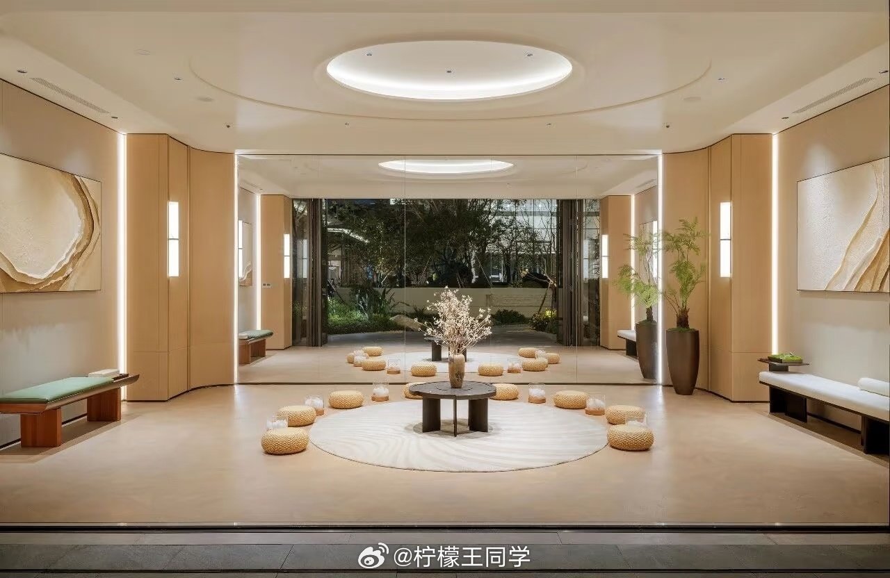 #小米首个住宅小区开售#小米还真做房地产了，价格不高，但是设施齐全，健身房、娱乐房等等都有

目前只向小米员工开售，现在投简历还来得及吗？ ​