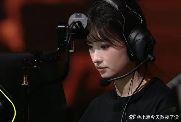 你的消息太难等，我先去梅奔和王俊凯打游戏了  ​