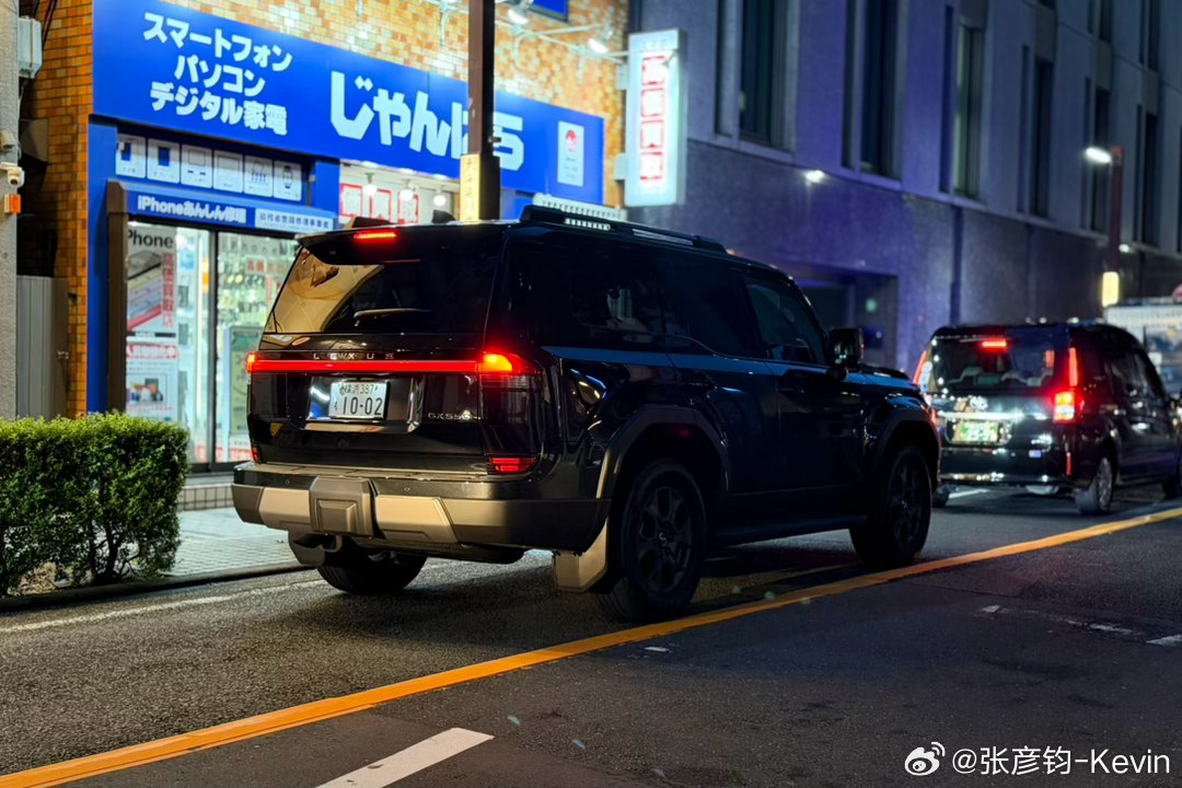 观察了一下本土市场的雷克萨斯GX驾驶员，感觉这代车普遍偏年轻，国内身边买GX的也差不多，30-40岁左右，大部分还都是因为颜值。[允悲]#凯文聊车#  ​