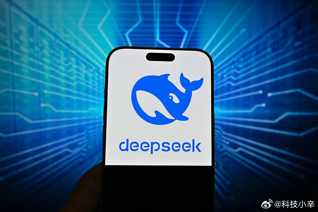 网传说是宁德时代又要给 DeepSeek 投 100 亿，比上一轮直接翻倍。

这轮 DeepSeek 总共融了约 1000 亿，估值还是 5000 亿没往上抬，说明它真不缺钱，要的是能搭上产业链的钱。

最有意思的其实是宁德时代，一个造电池的老追着大模型投，说白了就是电以后卖给谁。数据中心现在最吃电，它得提前坐上牌桌 ​
