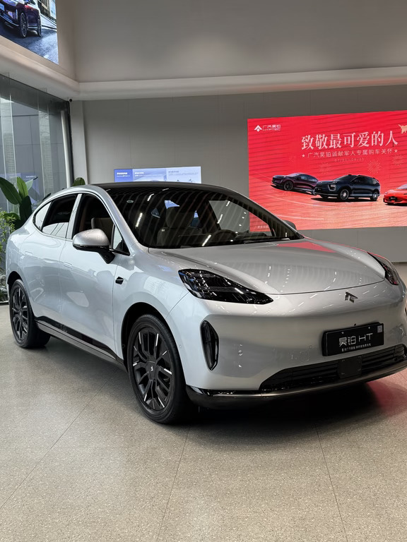 仅三台昊铂 HT好价现车！
寻有缘人特价～
提昊铂HT
60期低西
置换补贴10000
20000现金
2000广汽老车主补贴
分期全款优惠
门店优惠
免费家用桩、三电终身质保
看到就是省到 丝辛秒发落地
#昊铂 #昊铂HT