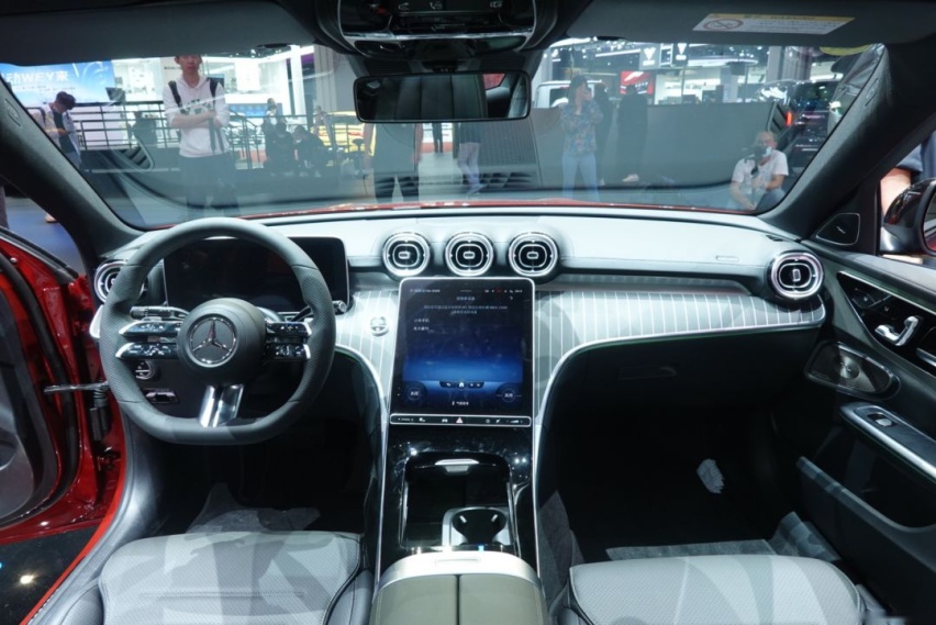 2021上海車展丨大屏更具科技感 新款奔馳C級長軸版首發-圖7