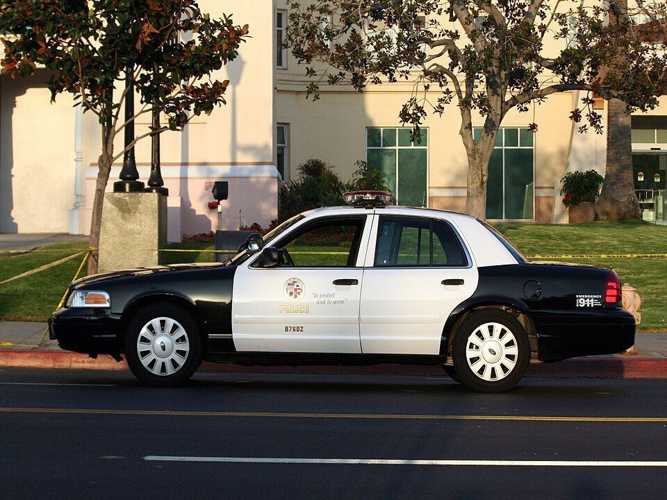【洛市警校暂停培训以抽调人手支援奥运安保】据《洛杉矶时报》报道，洛杉矶...