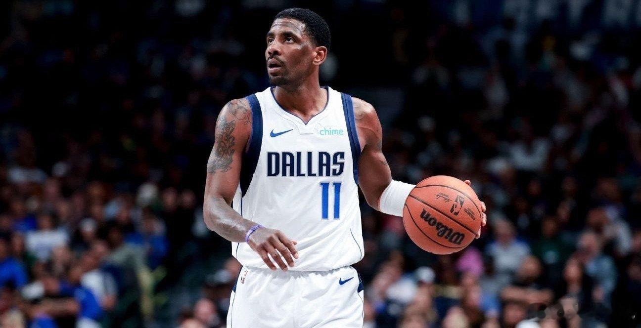 #nba多队有意欧文# 据媒体报道，多支NBA球队对欧文表达出浓厚兴趣，独行侠方面目前坚守立场拒绝交易，不过这些球队仍在密切观望新赛季开启后，独行侠是否会松动态度！大家觉得呢？ ​