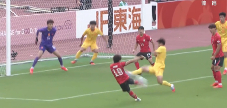 憾负！U23国足1‑2遭韩国逆转，止步亚运半决赛！

亚运会男足半决赛，中国U23对阵韩国U23！

第22分钟！王钰栋单刀破门！这是近40年国足在亚运会第一次攻破韩国大门！中国队1‑0领先！

可惜好景不长，韩国利用角球头球扳平。

比赛第82分钟，对手再次头球破门完成反超。最终比分定格1‑2，我们无缘决 ​