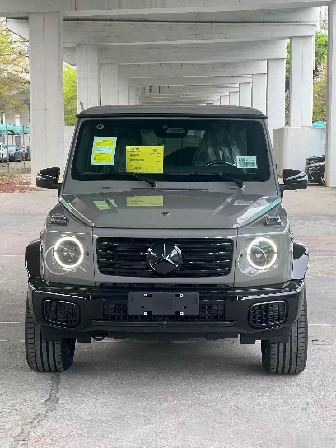 预售一台G500
经典灰/黑内
指导价  203.7万
PK1-舒适组件+20300
DNP-大夜色组件+90200
经典灰色 +58500 ​