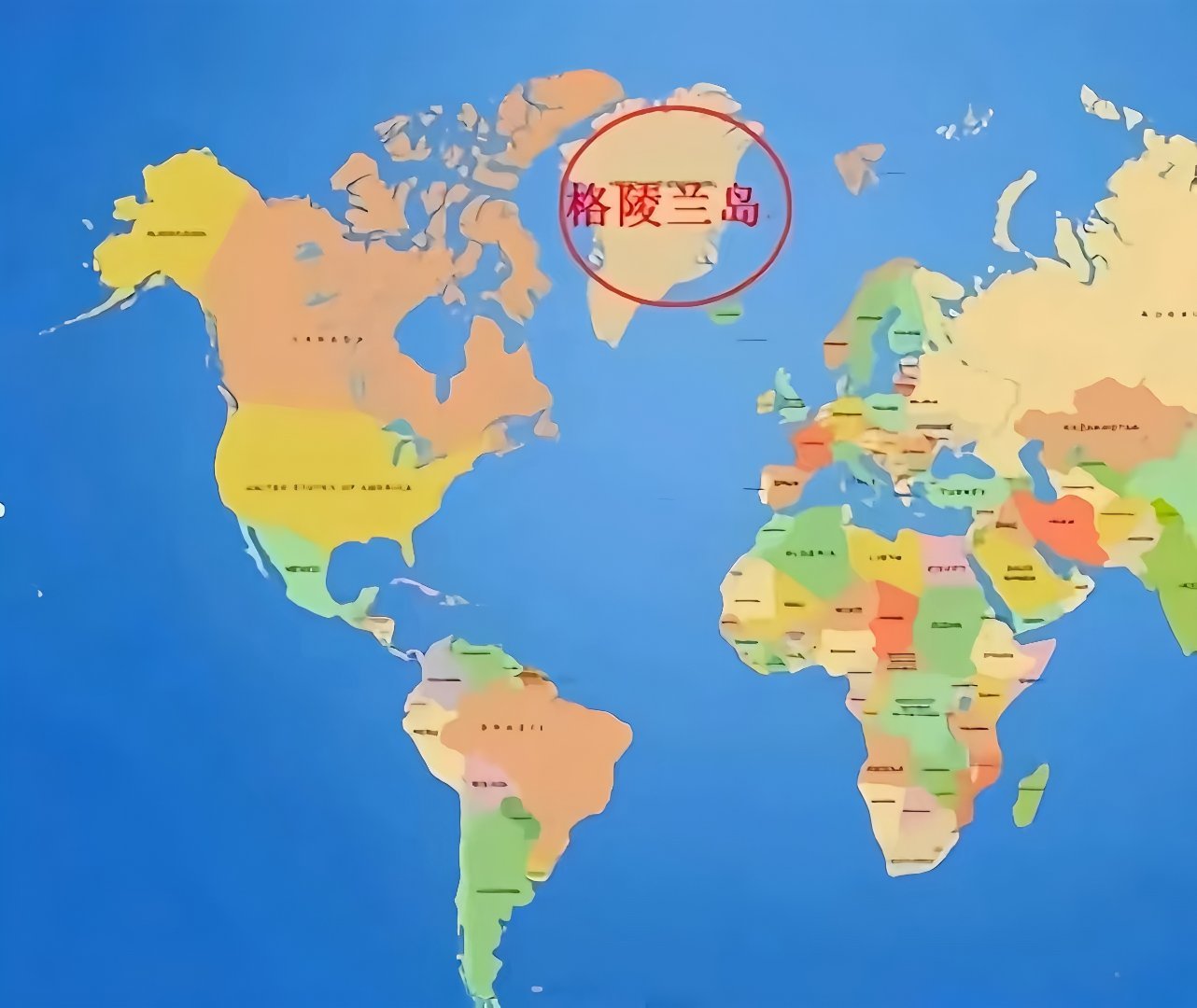 懂王为啥要执着于格陵兰岛呢？如果看看以下两张地图，应该就能明白他最终的意图了。

一、防范欧洲，拯救欧洲
听起来似乎有些不可思议，不是盟友么？是盟友没错，但是随着欧洲的移民化程度越来越高，诸如英吉利很可能成为第一个拥核的阿拉伯国家，法兰西德意志西班牙等等都好不到哪里去。欧洲与美国在 ​