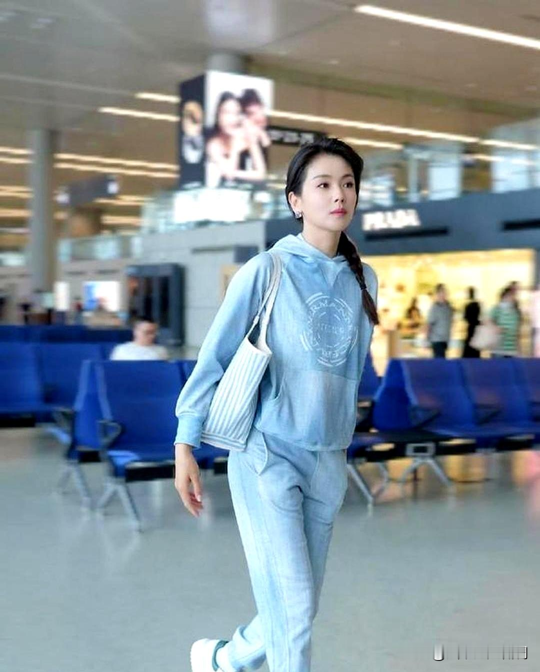 我天，最近刷到刘涛的近照，真的给我看得有点恍惚，这姐快47岁了，你敢信...