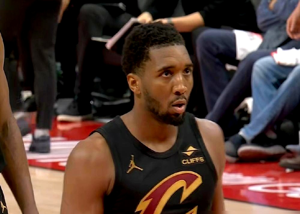 领先5分，剩3分钟，怎么就输了？    骑士客场被猛龙逆转，总比分打成...